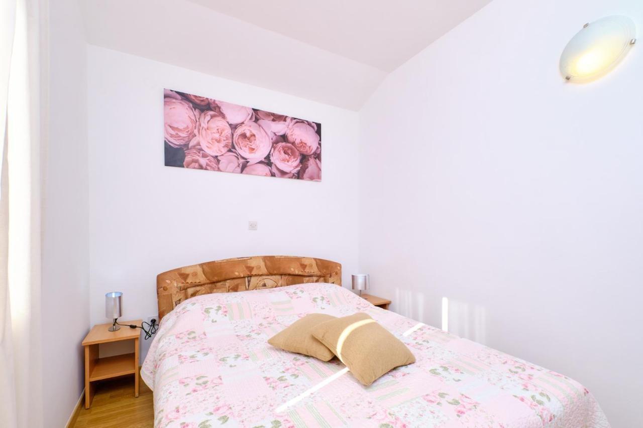 Apartments Vanda Mali Lošinj Esterno foto